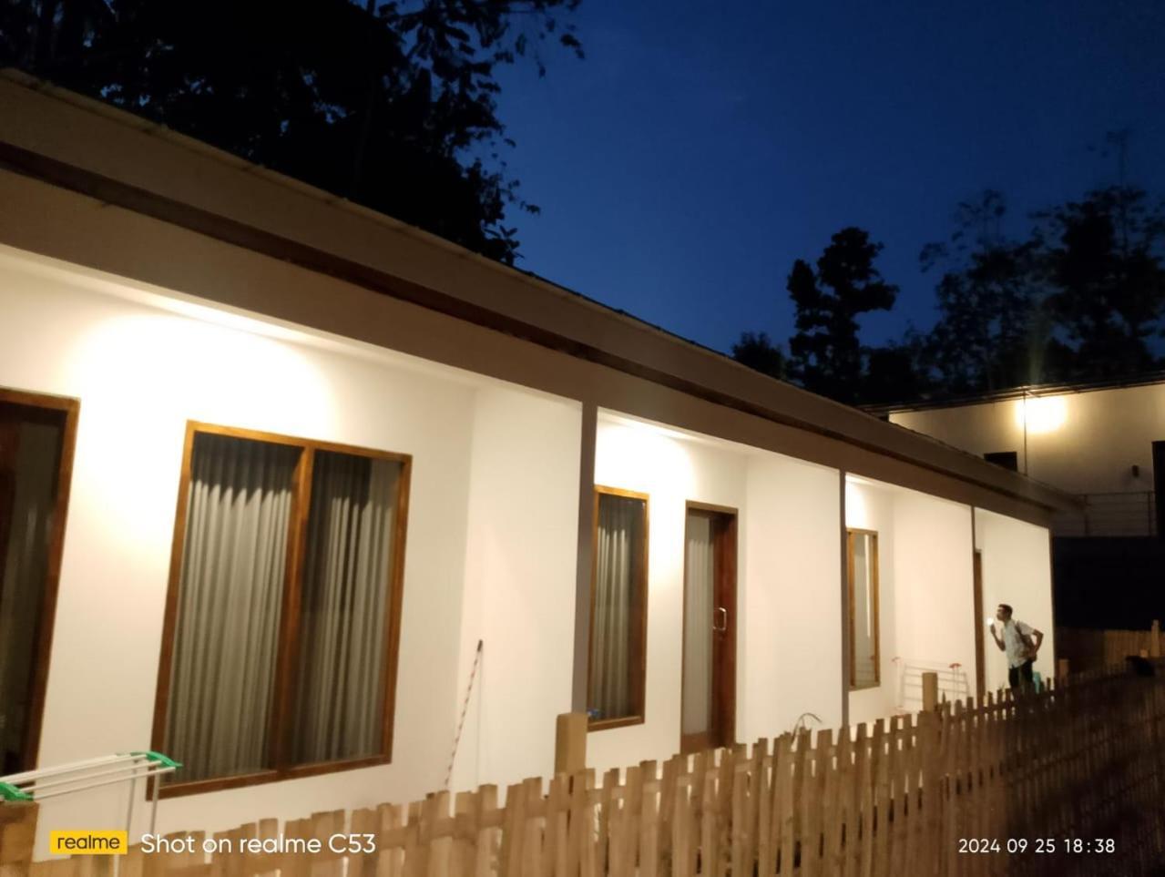 The Corner Homestay Kuta  Exterior foto